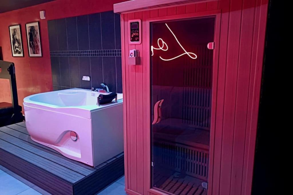 Appartement Balneo Et Sauna Prives The Red Room Mauguio Extérieur photo