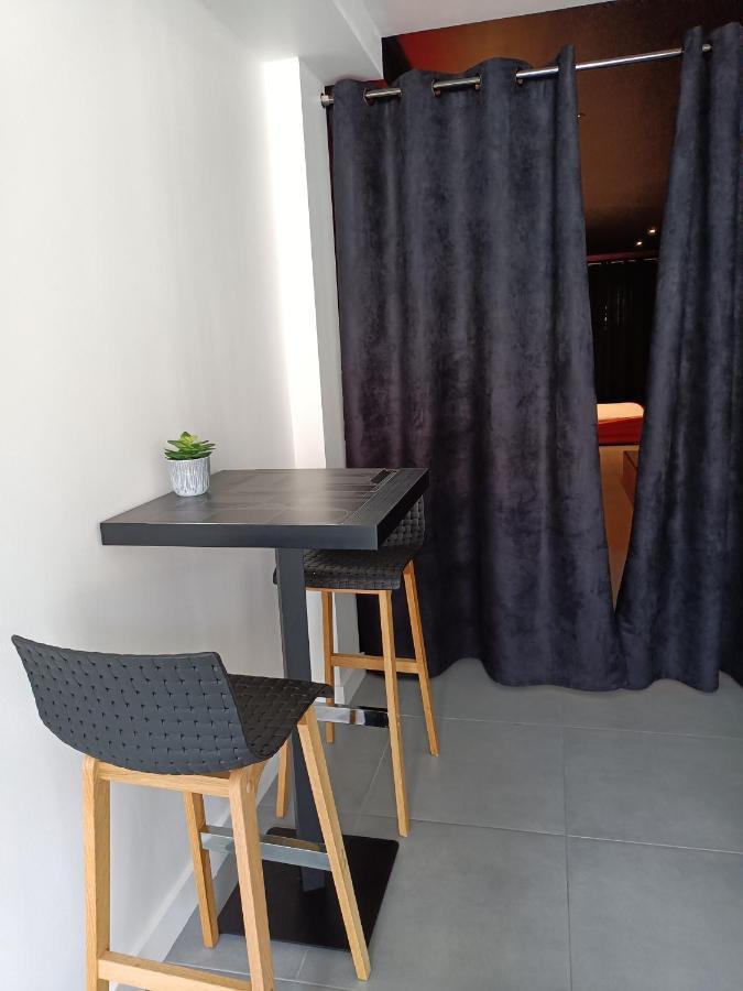 Appartement Balneo Et Sauna Prives The Red Room Mauguio Extérieur photo